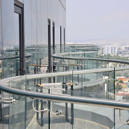 Baruk Guadalajara Hotel De Autor Екстериор снимка A glass balustrade