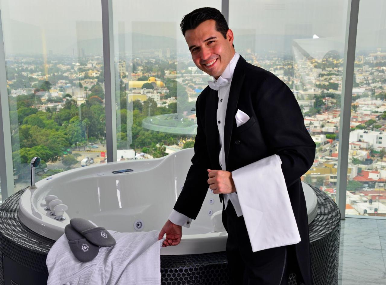Baruk Guadalajara Hotel De Autor Екстериор снимка A butler in a hotel